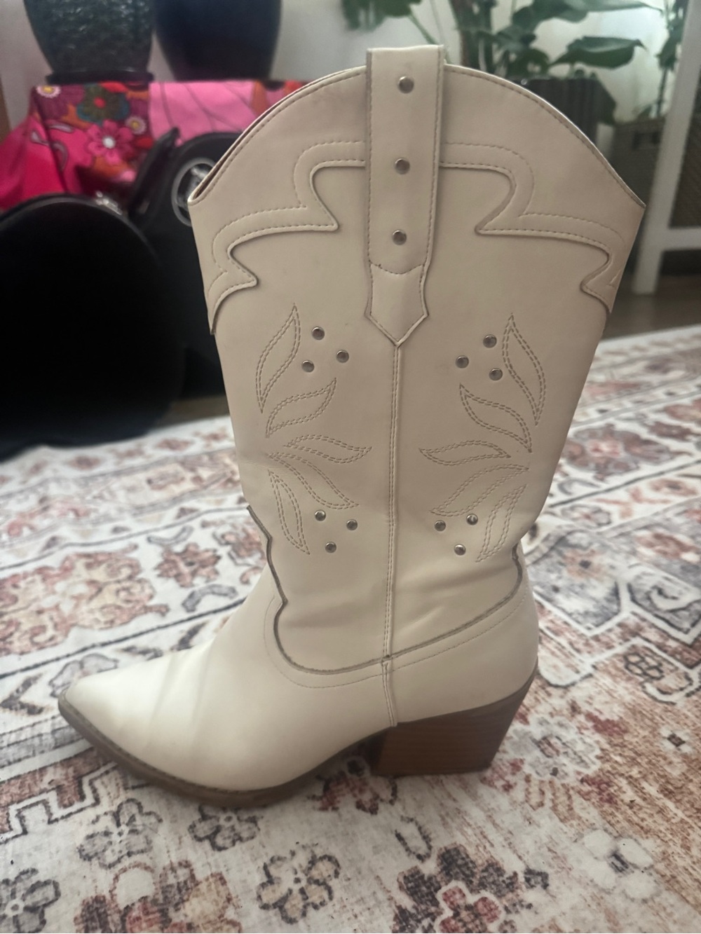✧ White Western Cowboy Boots for Women ✧ Classic Stitch Detailing ✧ Size 7 ✧